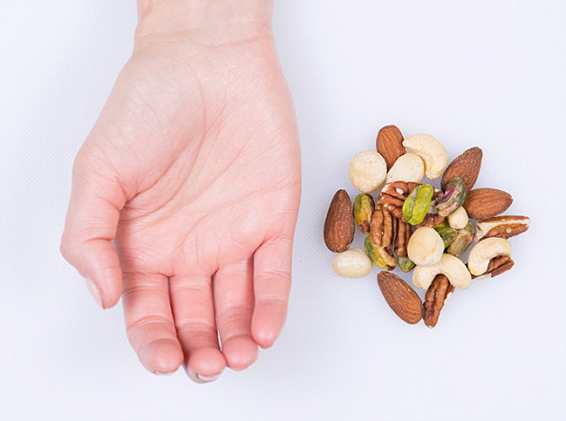 Nutricionista ensina a usar as mãos para calcular porções ideais de comida - 7