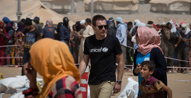Ewan McGregor visitó a refugiados iraquíes y rompió en llanto - 1