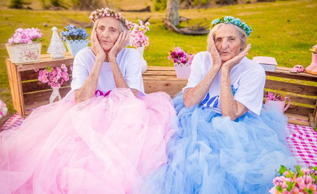 Gemelas cumplen 100 años y reciben como regalo protagonizar una sesión de fotos - 2