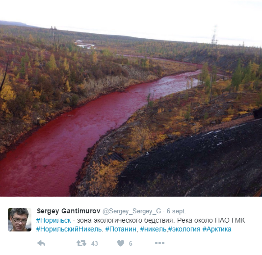 Foto: Las aguas de un río se tiñen de rojo sangre - 1