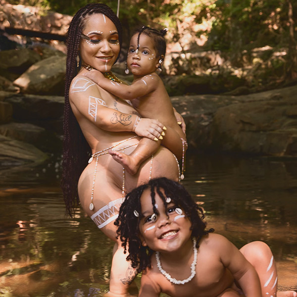 TANYA SCOTT Y SUS HIJOS POSARON PARA UNA SESIÓN DE FOTOS DEL EMBARAZO  - 1