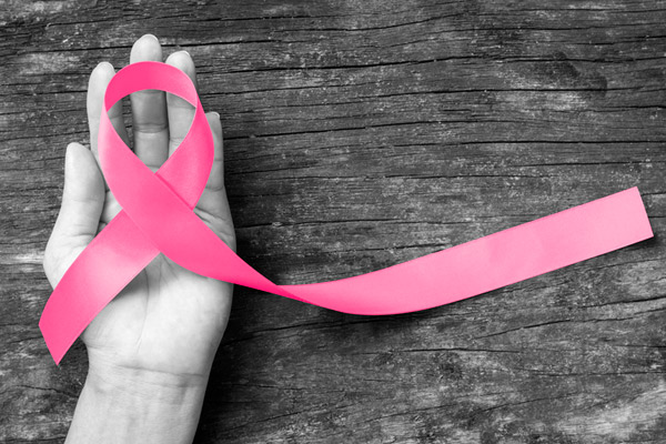 Evelyn Lauder y la historia del listón rosado contra el cáncer de seno - 1
