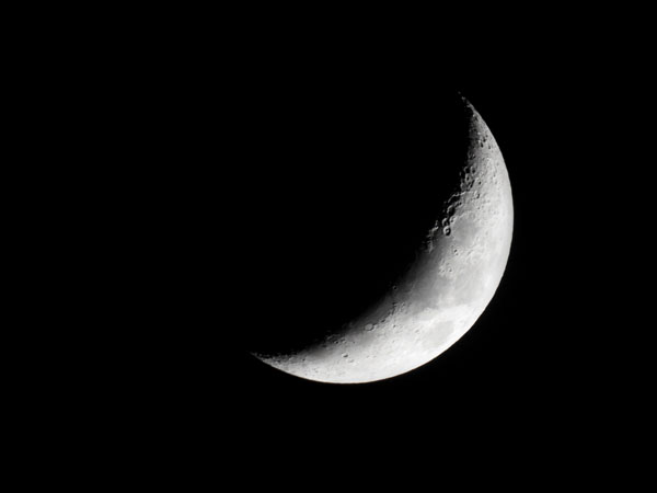 La Luna se está encogiendo “como una pasa” - 1