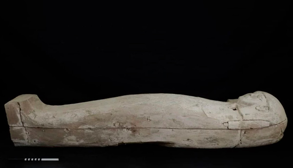 Múmia de adolescente egípcia é encontrada coberta de joias e surpreende arqueólogos - 1