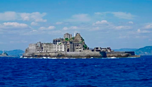 La isla de Mitsubishi: fue la más densamente poblada del mundo y hoy es un paraje fantasma - 1