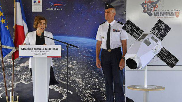 Francia prepara una súper Fuerza Espacial - 1