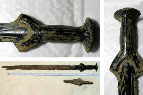  Insólito hallazgo: encuentran una extraña espada de 3 mil años de antigüedad - 1