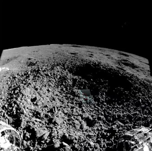 La primera imagen del raro material hallado en la cara oculta de la Luna - 1