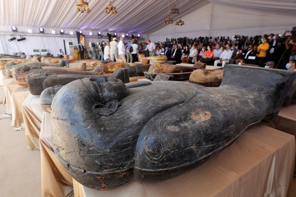 Histórica presentación en Egipto: 59 sarcófagos de 2600 años de antigüedad con momias intactas - 1