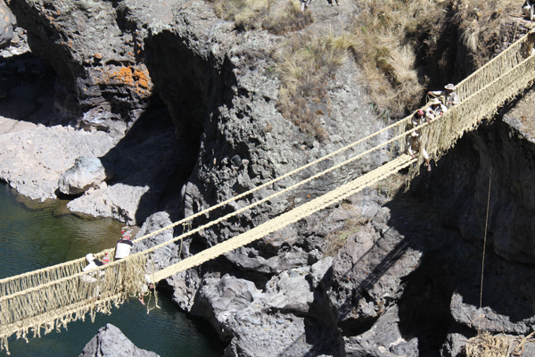 Restauran el último puente colgante inca de Perú - 1